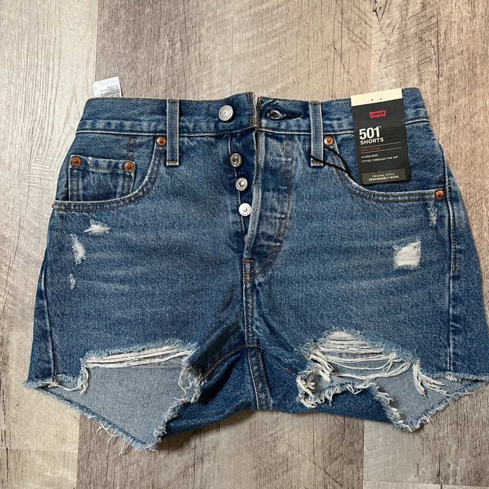 Brand new with tags Levi 501 Jean shorts size 25